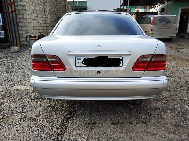 Mercedes E 220 2000, 320,150 km - 2.2 l - Goranboy