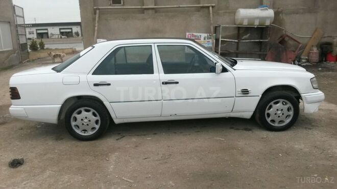 Mercedes E 200 1988, 380,000 km - 2.0 l - Bakı