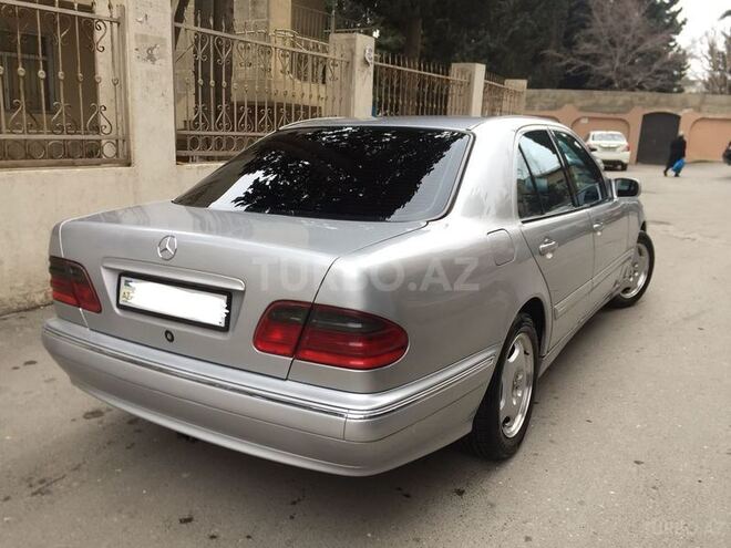 Mercedes E 220 2000, 199,890 km - 2.2 l - Bakı