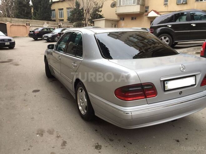 Mercedes E 220 2000, 199,890 km - 2.2 l - Bakı