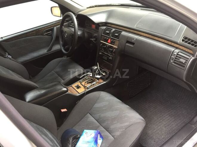 Mercedes E 220 2000, 199,890 km - 2.2 l - Bakı