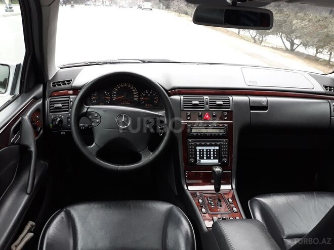 Mercedes E 240 2001, 204,679 km - 2.6 l - Bakı