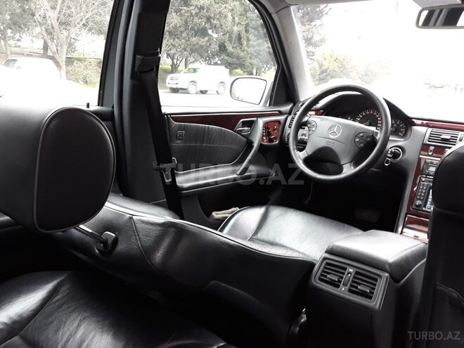 Mercedes E 240 2001, 204,679 km - 2.6 l - Bakı