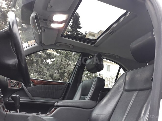Mercedes E 240 2001, 204,679 km - 2.6 l - Bakı
