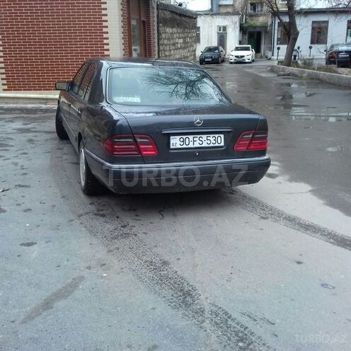 Mercedes E 230 1995, 290,000 km - 2.3 l - Bakı