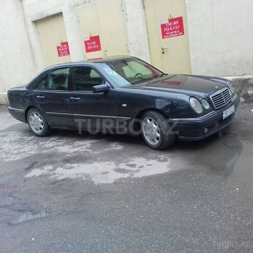 Mercedes E 230 1995, 290,000 km - 2.3 l - Bakı