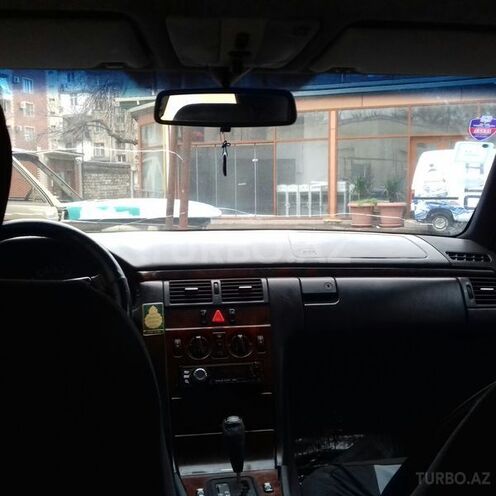 Mercedes E 230 1995, 290,000 km - 2.3 l - Bakı