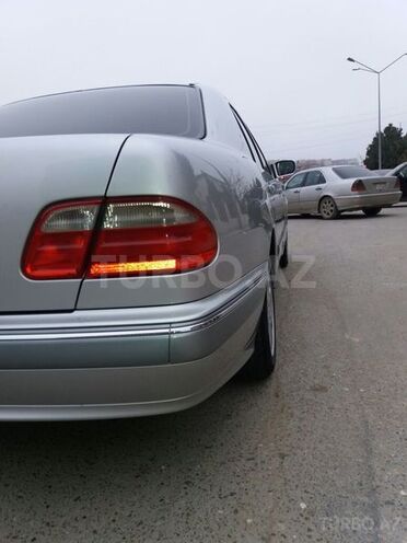 Mercedes E 240 2001, 191,000 km - 2.6 l - Bakı