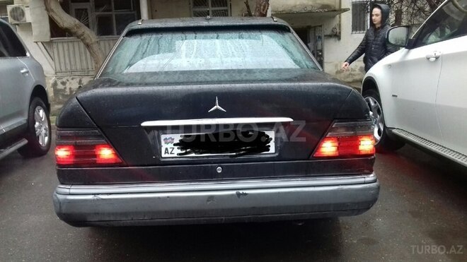 Mercedes E 300 1990, 20,000 km - 0.3 l - Bakı
