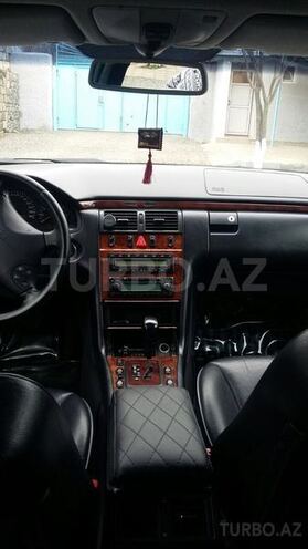 Mercedes E 240 2001, 298,000 km - 2.4 l - Lənkəran