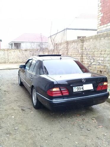 Mercedes E 240 2000, 262,000 km - 2.4 l - Bakı