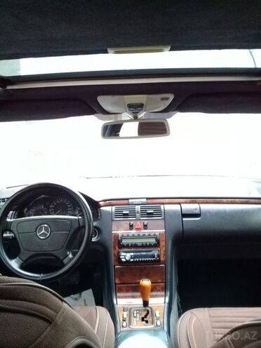Mercedes E 240 2001, 250,000 km - 2.4 l - Bakı