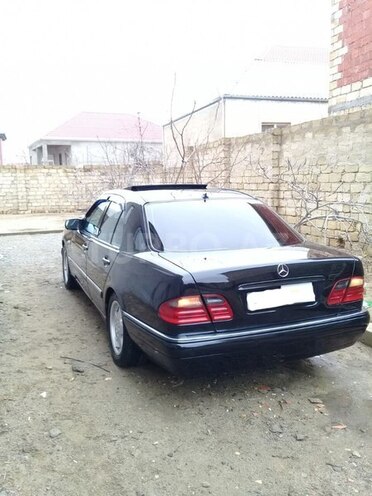 Mercedes E 240 2001, 250,000 km - 2.4 l - Bakı