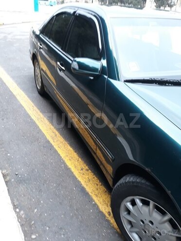 Mercedes E 220 2001, 300,000 km - 2.2 l - Sumqayıt