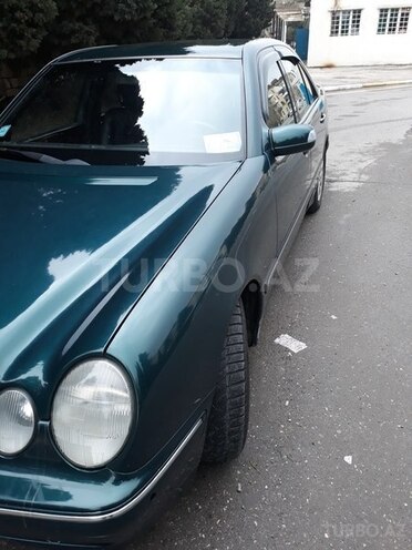 Mercedes E 220 2001, 300,000 km - 2.2 l - Sumqayıt