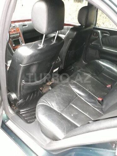 Mercedes E 220 2001, 300,000 km - 2.2 l - Sumqayıt