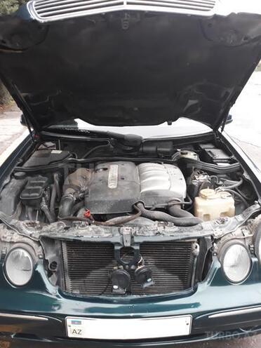 Mercedes E 220 2001, 300,000 km - 2.2 l - Sumqayıt