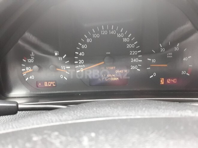 Mercedes E 220 2001, 300,000 km - 2.2 l - Sumqayıt