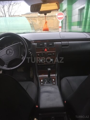 Mercedes E 230 1997, 313,603 km - 2.3 l - Qusar