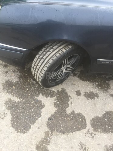 Mercedes E 230 1997, 313,603 km - 2.3 l - Qusar