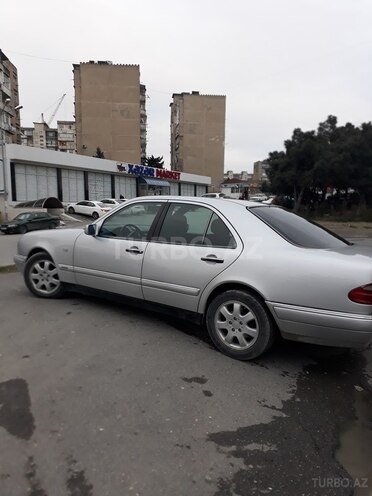 Mercedes E 220 1997, 320,000 km - 2.2 л - Bakı