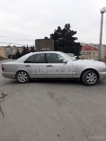 Mercedes E 220 1997, 320,000 km - 2.2 л - Bakı