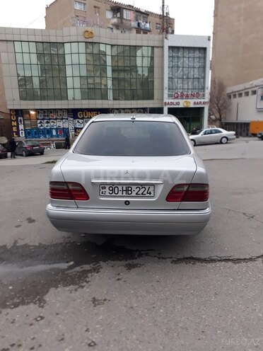 Mercedes E 220 1997, 320,000 km - 2.2 л - Bakı