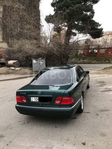 Mercedes E 240 1999, 282,280 km - 0.3 l - Bakı