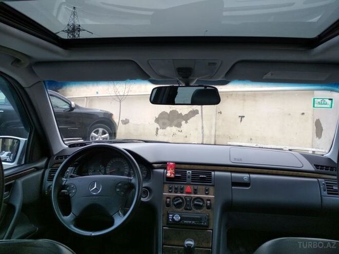 Mercedes E 280 2000, 314,000 km - 2.8 l - Bakı