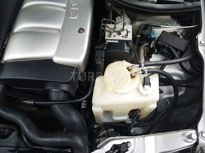 Mercedes E 220 2000, 320,180 km - 2.2 l - Gəncə