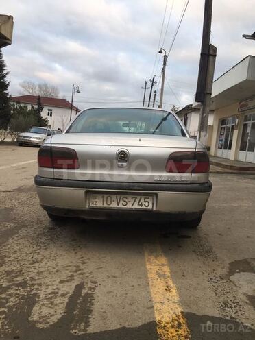 Opel Omega 1997, 283,256 km - 2.0 l - Salyan