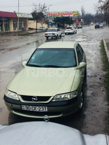 Opel Vectra 1996, 235,000 km - 1.6 l - Qazax