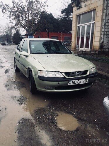 Opel Vectra 1996, 235,000 km - 1.6 l - Qazax