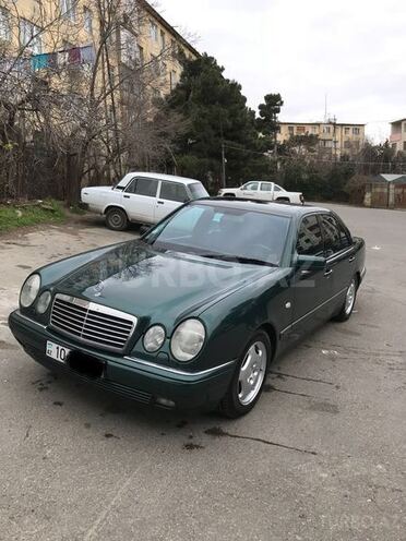 Mercedes E 240 1999, 282,000 km - 0.3 l - Bakı