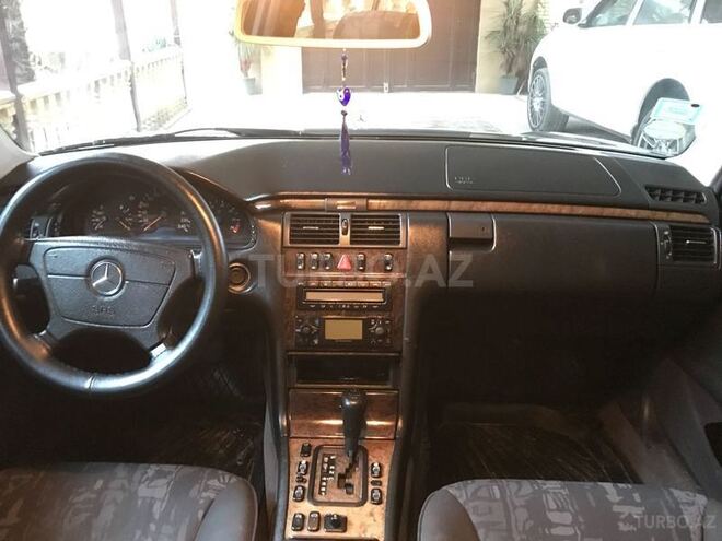 Mercedes E 240 1999, 282,000 km - 2.4 l - Bakı