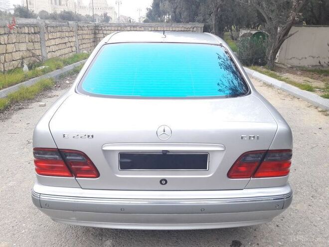 Mercedes E 220 2001, 314,000 km - 2.2 l - Bakı