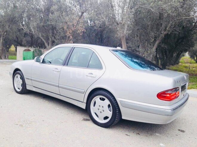 Mercedes E 220 2001, 314,000 km - 2.2 l - Bakı