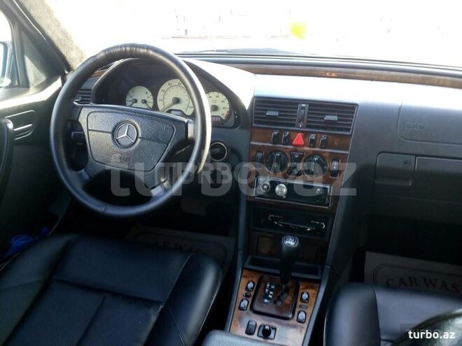 Mercedes C 230 1999, 180,270 km - 2.3 l - Naftalan