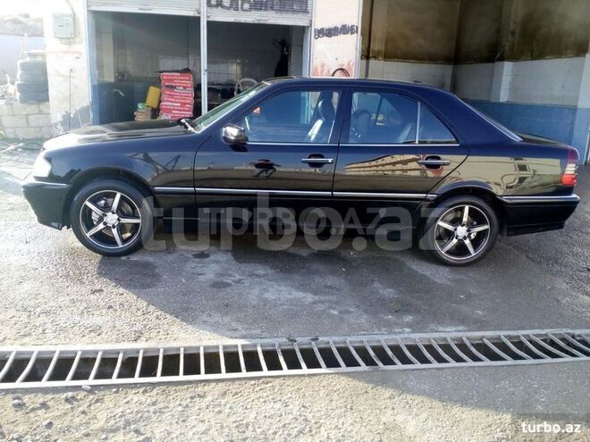 Mercedes C 230 1999, 180,270 km - 2.3 l - Naftalan