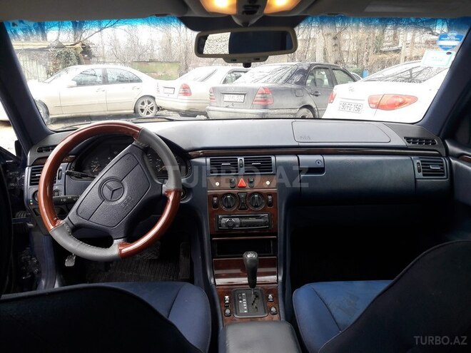 Mercedes E 230 1995, 342,000 km - 2.3 l - Bakı