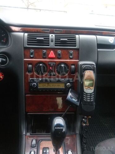 Mercedes E 220 2001, 330,000 km - 2.2 l - Bakı