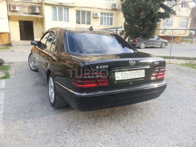 Mercedes E 220 2000, 247,000 km - 2.2 l - Sumqayıt