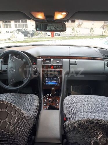 Mercedes E 220 1999, 230,000 km - 2.2 l - Bakı