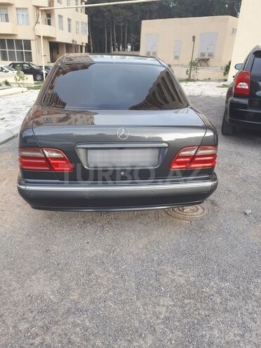 Mercedes E 220 1999, 230,000 km - 2.2 l - Bakı
