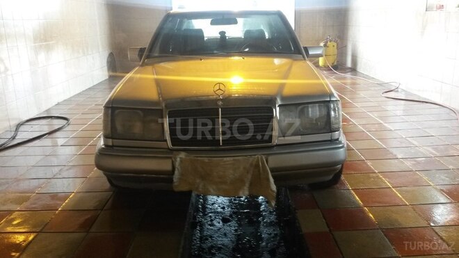 Mercedes E 200 1992, 214,000 km - 0.2 l - Xırdalan