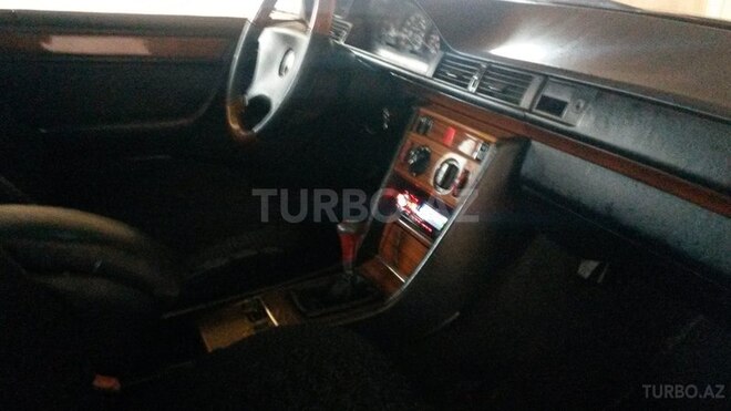 Mercedes E 200 1992, 214,000 km - 0.2 l - Xırdalan