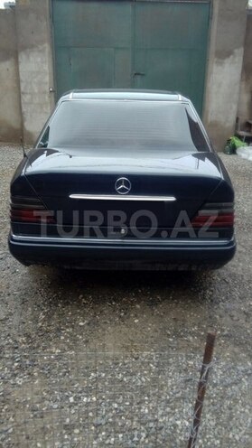 Mercedes E 250 1993, 315,000 km - 2.5 l - Bakı