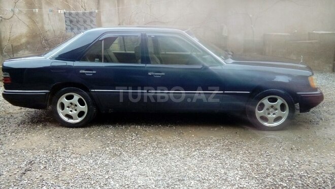 Mercedes E 250 1993, 315,000 km - 2.5 л - Bakı
