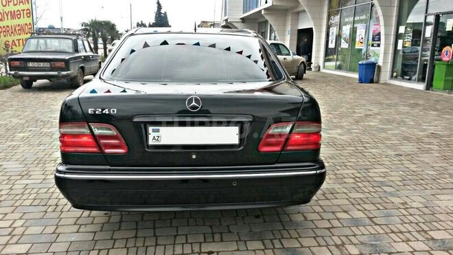 Mercedes E 240 2000, 240,000 km - 2.6 л - Bakı