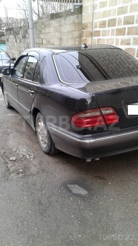 Mercedes E 220 2000, 250,214 km - 2.2 л - Bakı